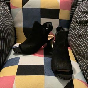 Black open toed chunky heels. 8 1/2 womens.